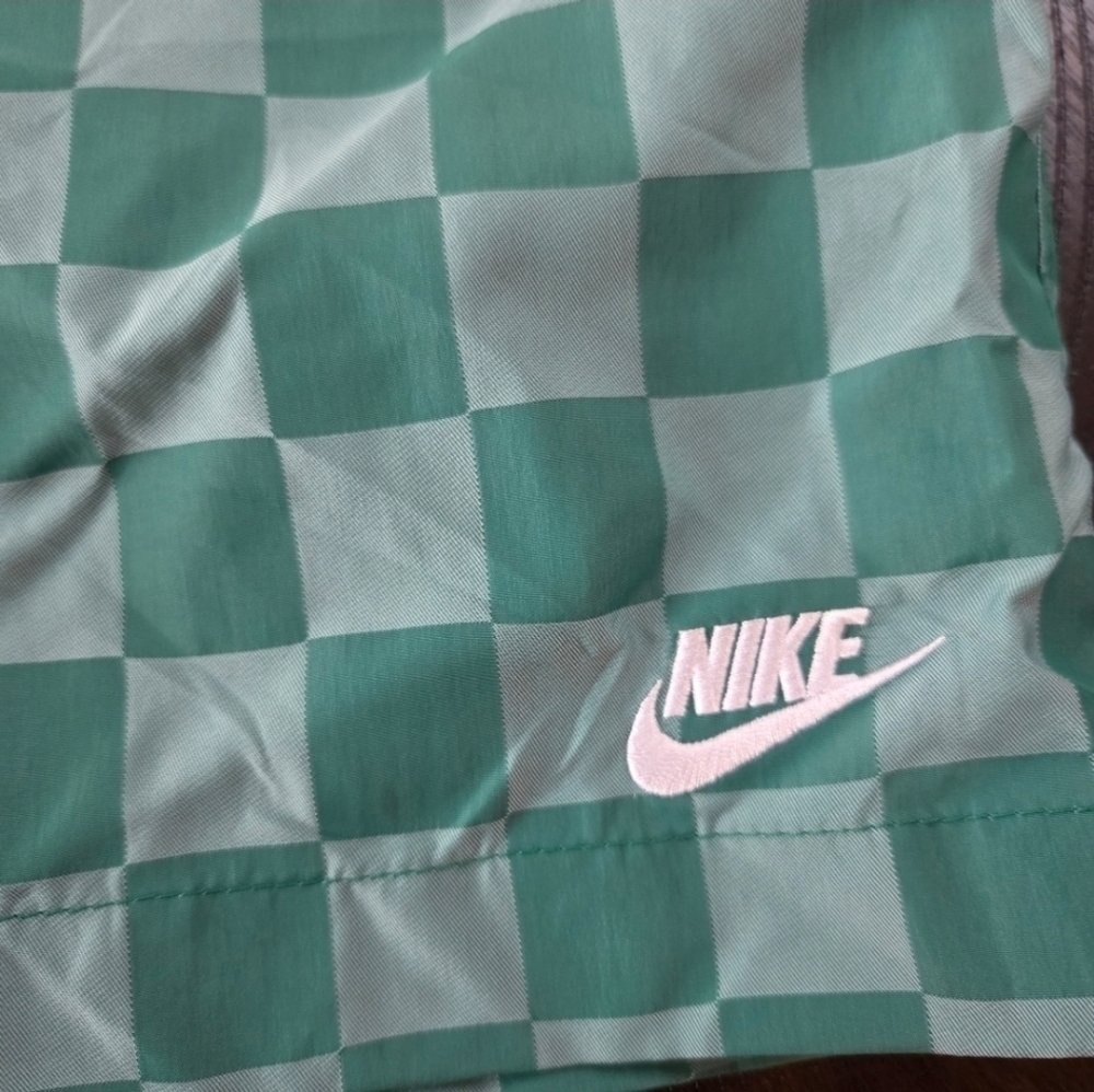 Nike Mens Green Checkered Woven Shorts FN3098-365 Medium New Athletic Workout